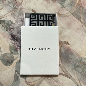 Givenchy Monogram wallet in black/grey BNWT
